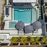 Luxury Resort Pool, Spa, Swim Up Bar And Bay Views