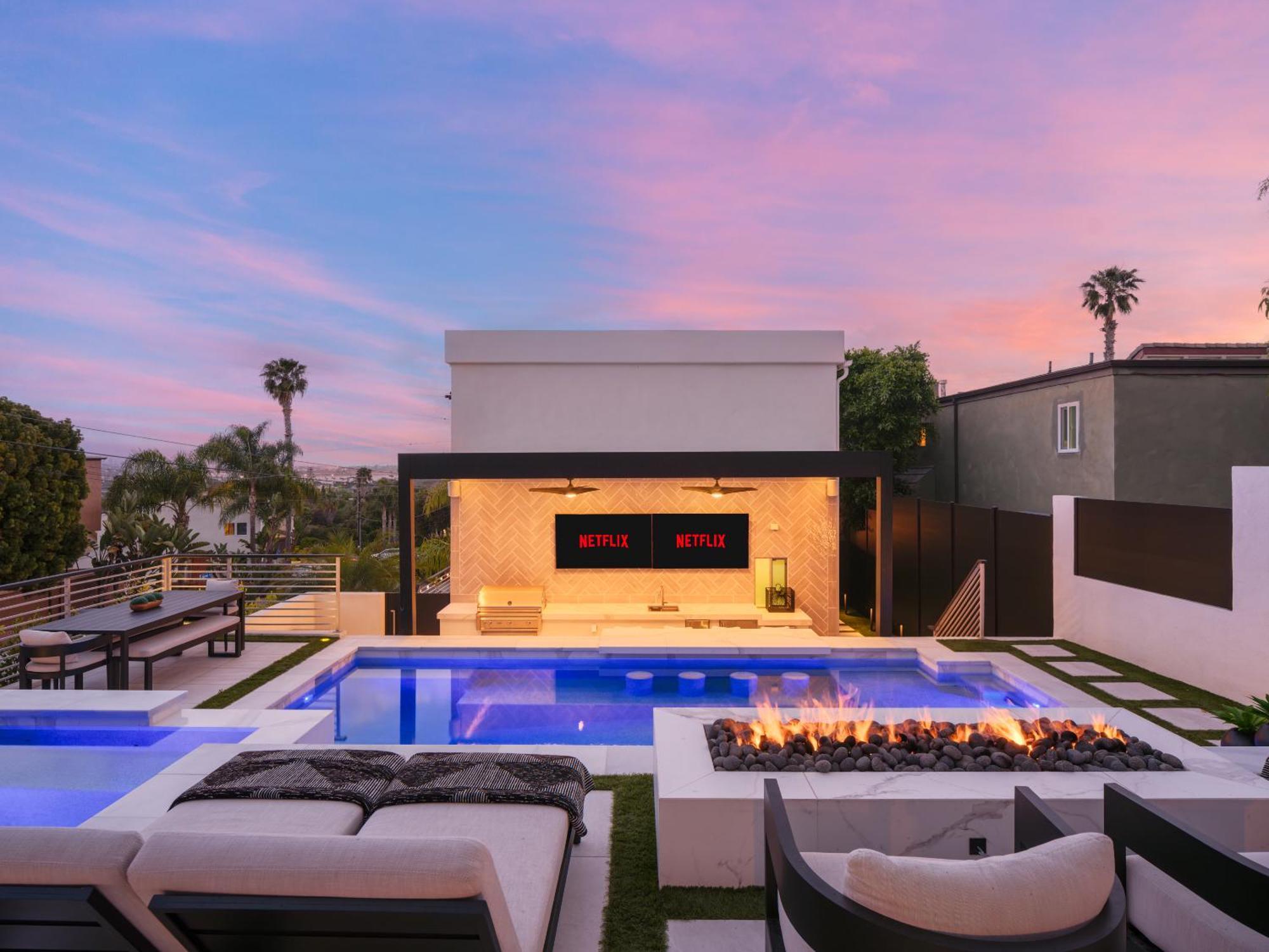Luxury Pool, Spa, Swim Up Bar And Bay Views