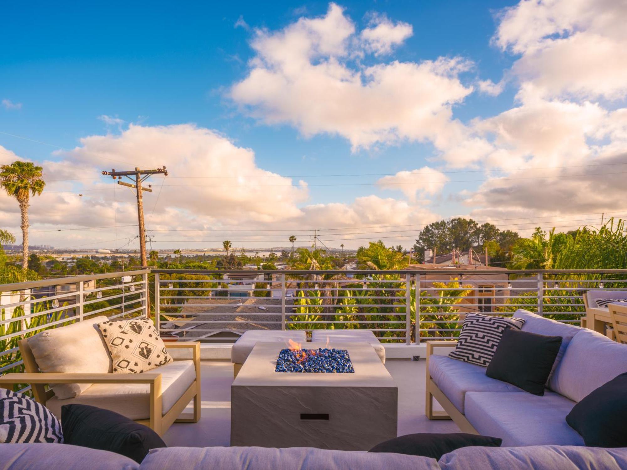Luxury Pool, Spa, Swim Up Bar And Bay Views