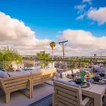 Luxury Resort Pool, Spa, Swim Up Bar And Bay Views